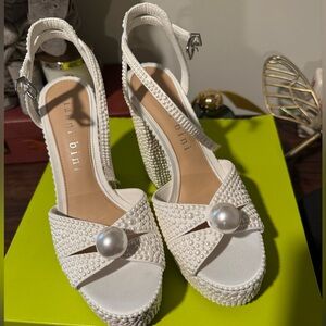 Gianni Bini KemaraTwo Embellished Pearl Platform Sandals. Size 8